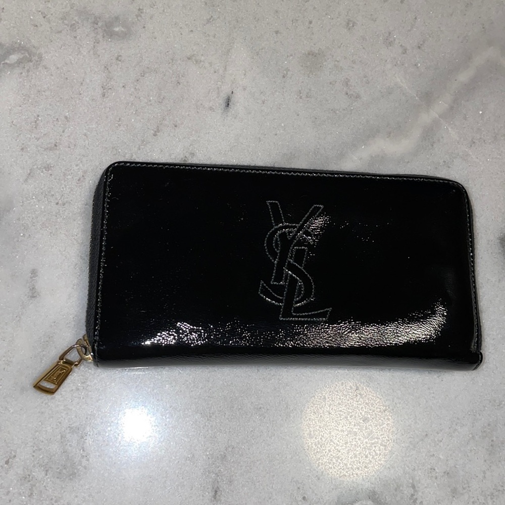 Yves Saint Laurent
Belle de Jour patent leather wallet